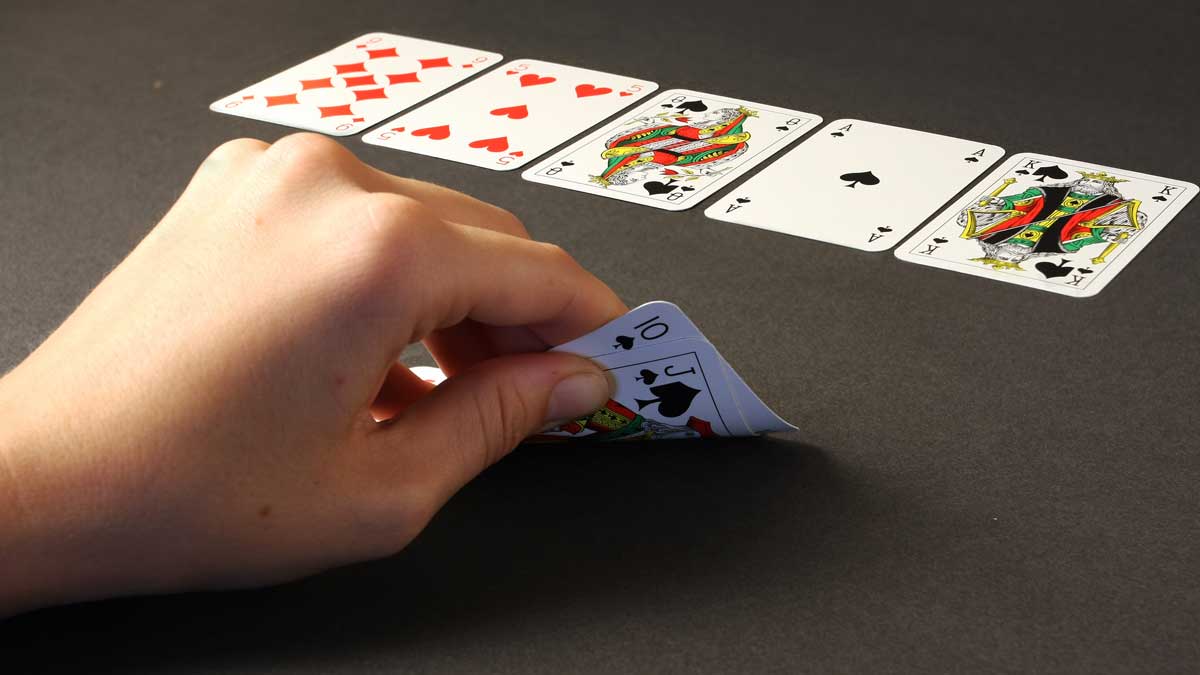 Suited Connectors for Flush in Poker